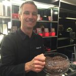 Jean-Pascal Sérignat, tout sourire chez Du Rhône Chocolatier 
